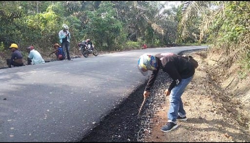 Diduga Ada Kongkalikong di Proyek Pembangunan Jalan Tembesi Lintas Sarolangun