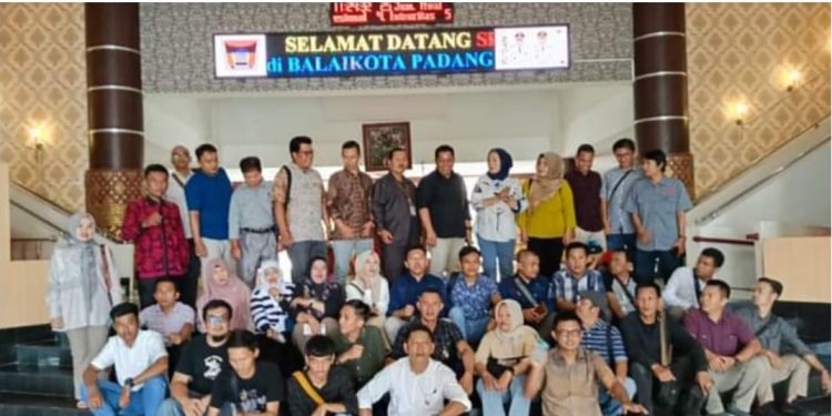 Tingkatkan Kualitas Layanan Informasi, Diskominfo Kerinci Gandeng Awak Media Studi Tiru Ke Diskominfo Kota Padang