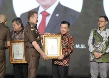 Gubernur Al Haris Terima Penghargaan R. Soeprapto Award dari Kejaksaan Agung RI
