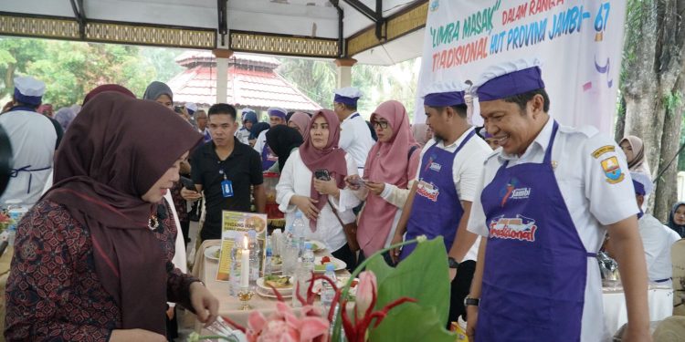 Hj. Hesnidar Haris Buka Lomba Masak Pindang Ikan Patin