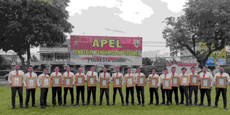 Berhasil Ungkap Kasus Narkotika Jenis Sabu Seberat 52,4 Kg, Kapolda Jambi Berikan Penghargaan