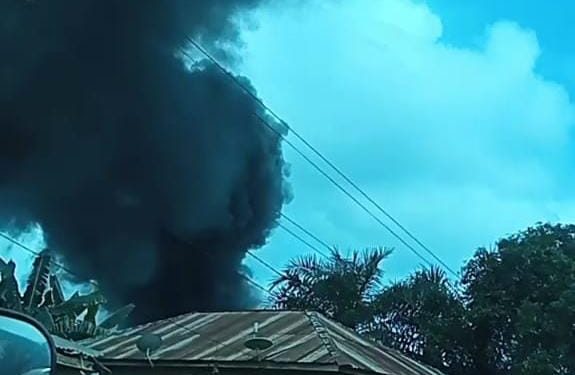 Sumur Tambang Minyak Ilegal di Bungku Terbakar