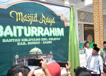 Gubernur Al Haris Resmikan Masjid Baiturrahim Rantau Keloyang Bungo