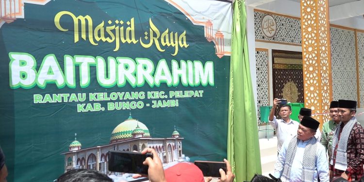 Gubernur Al Haris Resmikan Masjid Baiturrahim Rantau Keloyang Bungo