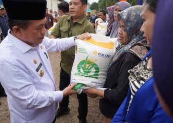 Provinsi Jambi Salurkan Bantuan Pangan dari Pemerintah Pusat, Gubernur Al Haris : Ini Membantu Masyarakat