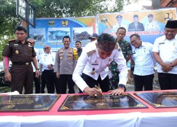 Pj Bupati Resmikan 6 Proyek Strategis Tahun Anggaran 2023 di Anjungan Rumah Adat Muaro Jambi 