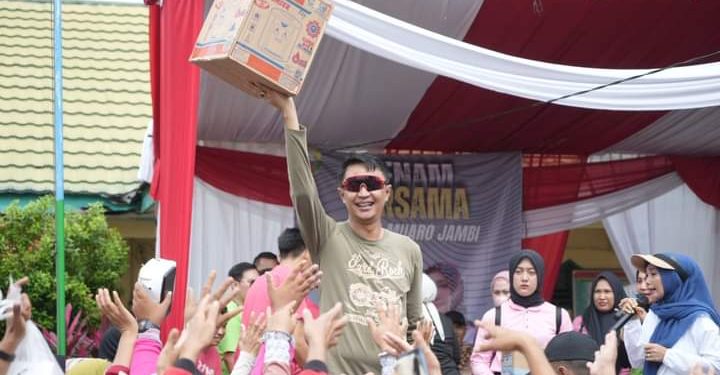 PJ Bupati Muaro Jambi Senam Bersama Masyarakat Pematang Gajah 