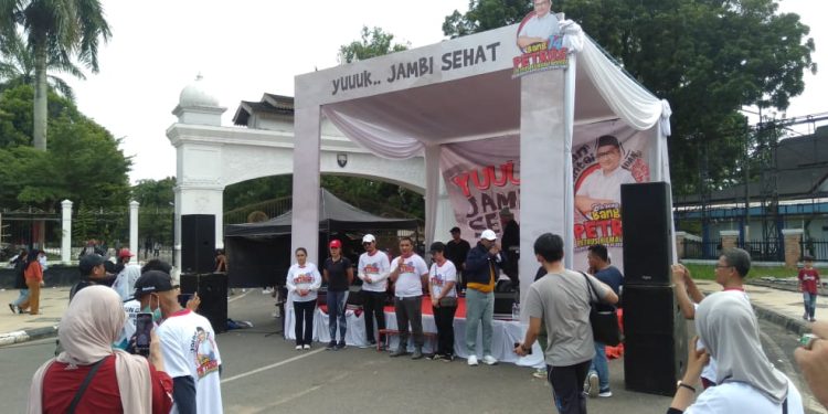 Ratusan Warga Antusias Ikuti Jalan Santai Bersama Calon Anggota DPD RI Dapil Provinsi Jambi Petrus Hilman DT Purba 