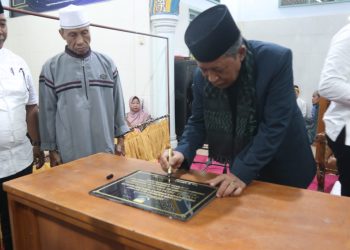Wagub Sani Resmikan Status Langgar Jami’ Al Hidayatussholihin Desa Tangkit