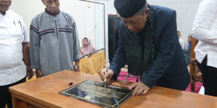 Wagub Sani Resmikan Status Langgar Jami’ Al Hidayatussholihin Desa Tangkit