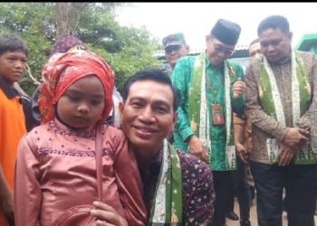 Hadiri Pentas Seni di SDN 25/1 Kampung Baru, Bupati Fadhil Disambut Tarian Sekapur Sirih 