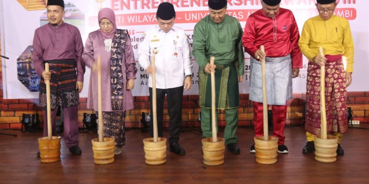 Gubernur Al Haris Apresiasi Entrepreneurship Award LLDIKTI Universitas Muhammadiyah Jambi