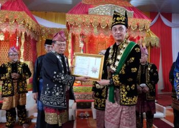Pj Bupati Muarojambi Terima Penganugerahan Gelar Adat
