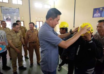 Pj Bupati Bachyuni Buka Bimtek Pembekalan dan Uji Sertipikasi Tenaga Kerja Kontruksi