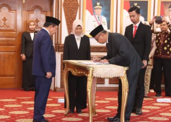Gubernur Al Haris Lantik Hairul Suhairi Jadi Direktur Utama Bank Jambi