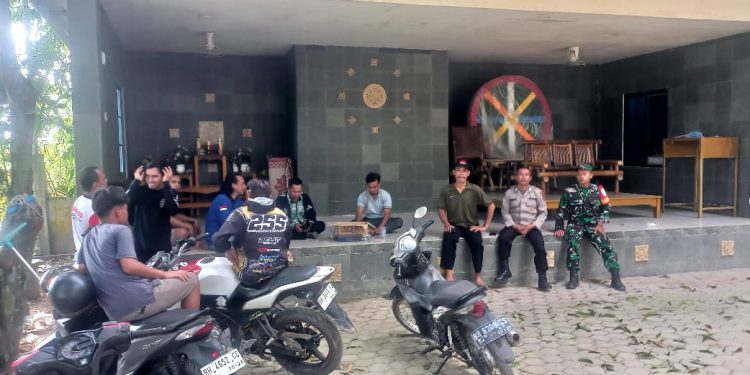 Tak Berizin, Warga Desa Pudak Unjuk Rasa Tolak Pembangunan Tempat Ibadah 