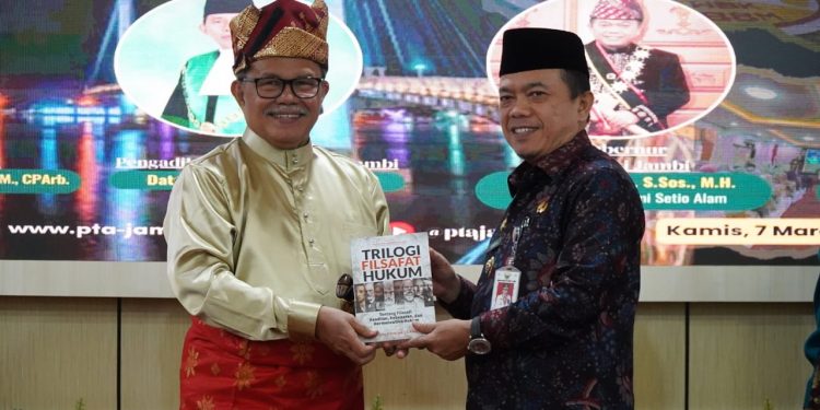 Gubernur Al Haris : Peran Lembaga Adat Sangat Dinantikan Masyarakat