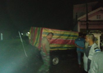 Mobil Pengangkut BBM Ilegal Tabrak Pagar Rumah Tahfidz di Muara Bulian, Sopir Melarikan Diri 