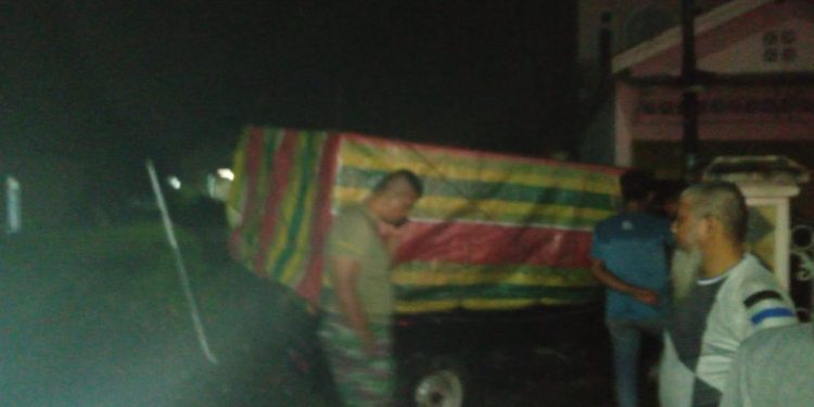 Mobil Pengangkut BBM Ilegal Tabrak Pagar Rumah Tahfidz di Muara Bulian, Sopir Melarikan Diri