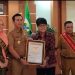 Bupati Batanghari Fadhil Terima Piagam Rekor Muri Literasi Terbanyak Nasional 