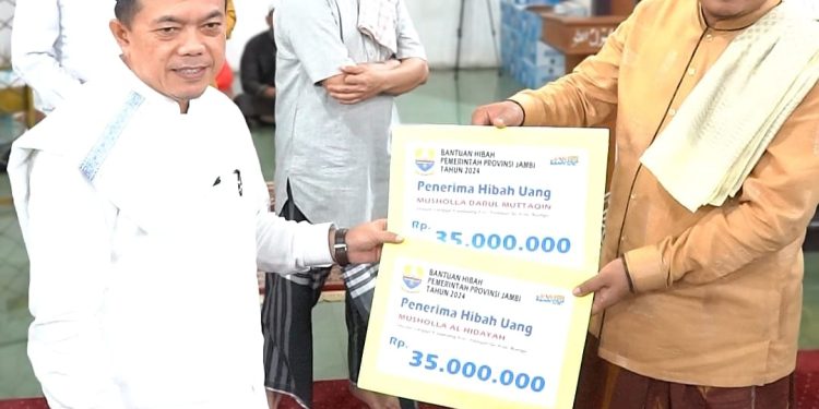 Safari Ramadhan ke Bungo, Gubernur Al Haris Serahkan Bantuan 270 Juta Rupiah untuk Masjid dan Musholla
