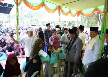 Wagub Sani Buka Bersama Ratusan Masyarakat Serai Serumpun