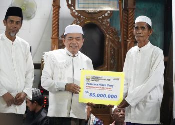 Malam Ke-12 Ramadhan, Gubernur Al Haris Tarawih di Desa Malapari
