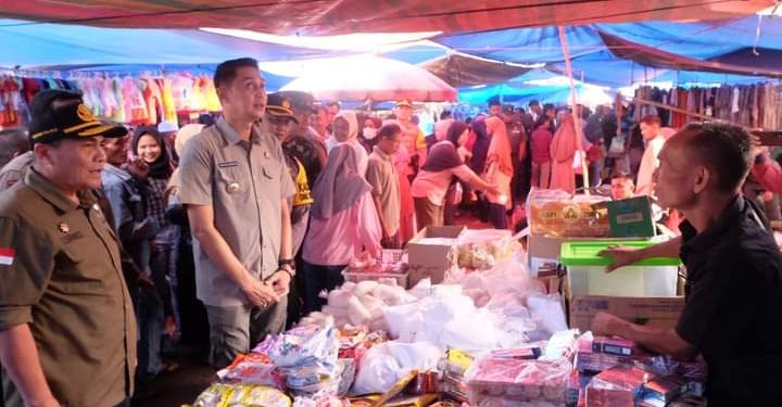 Cek Harga Bahan Pokok Jelang Lebaran, PJ Bupati Muarojambi Sidak ke Pasar Sengeti 