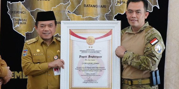 Gubernur Al Haris Terima Penghargaan dari Densus 88, Berperan Dukung Pencegahan Terorisme dan Deradikalisasi Eks Napiter