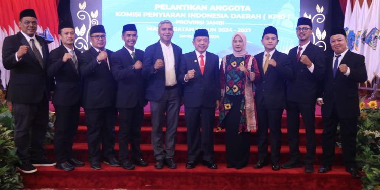 Lantik 7 Anggota Komisioner KPID Provinsi Jambi, Gubernur Al Haris Harap Kinerja Yang Bagus dan Berikan Dampak Positif