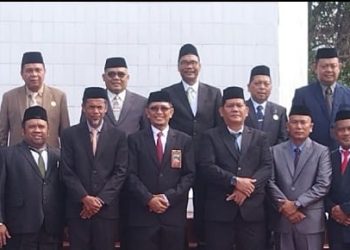 Harkitnas Ke- 116 Sekda Azan Tabur Bunga di taman Makam Pahlawan Batanghari 