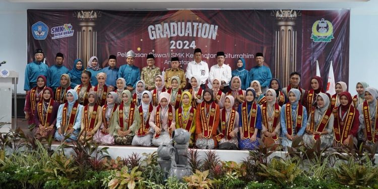 Gubernur Al Haris Motivasi Siswa/Siswi SMK Kesehatan Baiturrahim Lanjutkan Studi ke Jenjang Lebih Tinggi