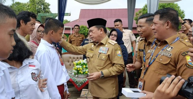 Dumisake Pendidikan, Ribuan Siswa Tak Mampu di Sekolah Swasta Terima Bantuan SPP dari Gubernur Jambi Al Haris