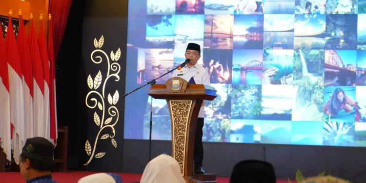 Lepas 87 Calon Jamaah Haji Plus PT. Arminareka Perdana, Pesan Gubernur Al Haris: Gunakan Waktu Untuk Ibadah Sebaik-baiknya