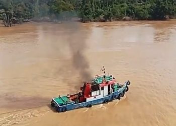 Warga Lempar Bom Molotov Ke Tugboat Penarik Ponton Batubara yang Melintas di Bawah Jembatan Muara Tembesi