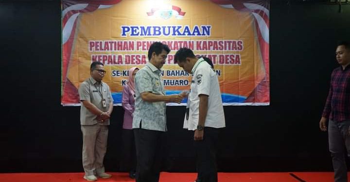 Pj Bupati R. Najmi Membuka Pelatihan Peningkatan Kapasitas Kepala Desa se-Kecamatan Bahar Selatan