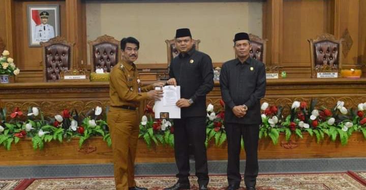 Pj Bupati Raden Najmi Menghadiri Rapat DPRD Kabupaten Muarojambi