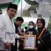 Gubernur Al Haris Berikan Hadiah Umroh Santri Hafidz 30 Juz Ponpes Nurul Jadid Singkut