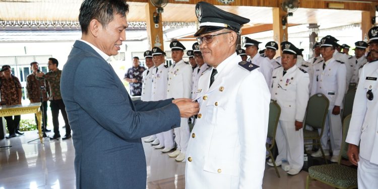 Bupati Fadhil Arief Lantik dan Kukuhkan Kepala Desa Penyesuaian Masa Jabatan