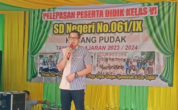 Kadis Pendidikan Muarojambi Hadiri Acara Pelepasan dan Perpisahan Siswa SDN 61 Kasang Pudak 