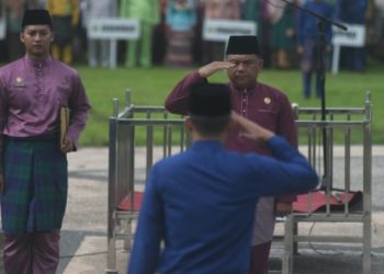 Sekda Budhi Pimpin Upacara Hari Pendidikan Nasional di Muaro Jambi