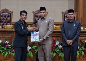 Pj Bupati Raden Najmi Hadiri Paripurna Ranperda Pertanggungjawaban APBD 2023