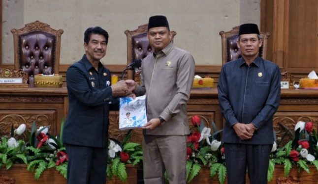 Pj Bupati Raden Najmi Hadiri Paripurna Ranperda Pertanggungjawaban APBD 2023
