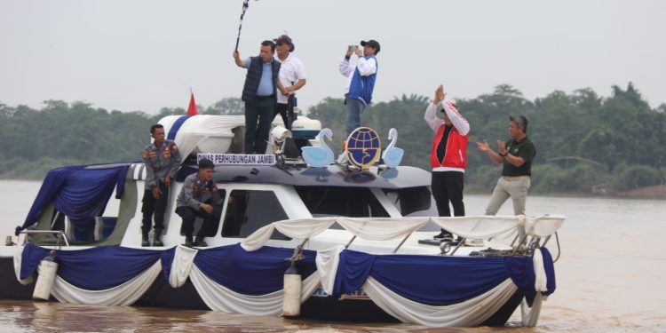 Gubernur Al Haris: Parade Perahu Hias Lestarikan Tradisi Nenek Moyang Dahulu