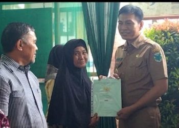 Bupati Fadhil Serahkan 58 Persil Sertifikat PTSL