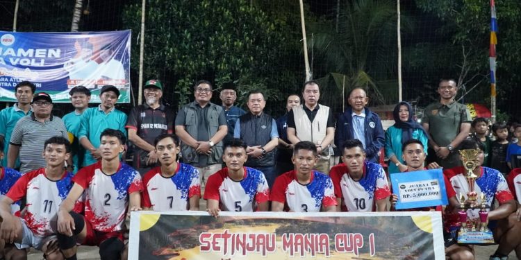 Gubernur Al Haris Tutup Turnamen Volly Ball Setinjau Mania