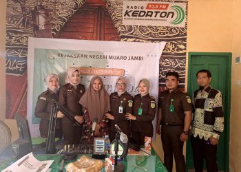 Kejari Muarojambi Sosialisasikan Bahaya Judi Online di Radio Kedaton 