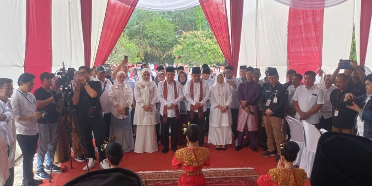 Ribuan Massa Antar BBS- Jun ke KPU Daftar sebagai Calon Bupati dan Wakil Bupati Muarojambi