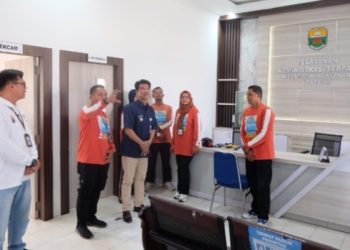 Pj Bupati Raden Najmi Melakukan Kunjungan ke Kantor Camat Sekernan