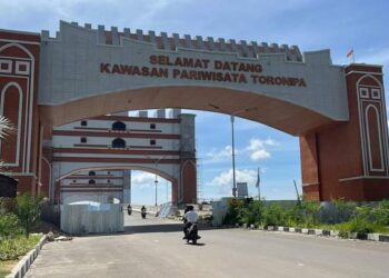 Telan Rp 32 Miliar, Gerbang Kendari-Toronipa Ternyata dari Triplek dan Dalamnya Kopong 